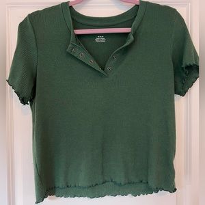 American Eagle green crop ruffle edge crop top Size M
